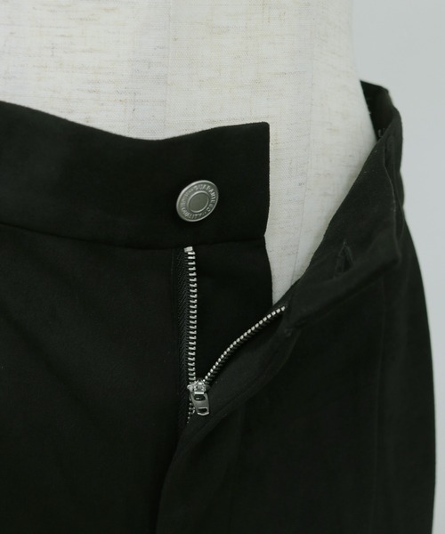 cheriella(シェリエラ)の「【cheriella】スウェードカーブパンツ SUEDE CURVE PANTS(チノパンツ・レディース・ブラック/ブラウン/アイボリー・FREE)」の13枚目の写真
