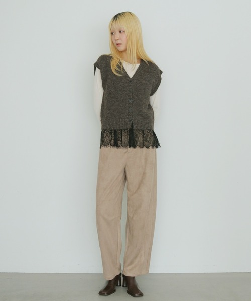 cheriella(シェリエラ)の「【cheriella】スウェードカーブパンツ SUEDE CURVE PANTS(チノパンツ・レディース・ブラック/ブラウン/アイボリー・FREE)」の4枚目の写真