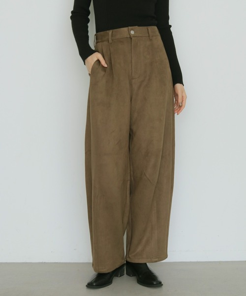 cheriella(シェリエラ)の「【cheriella】スウェードカーブパンツ SUEDE CURVE PANTS(チノパンツ・レディース・ブラック/ブラウン/アイボリー・FREE)」の14枚目の写真