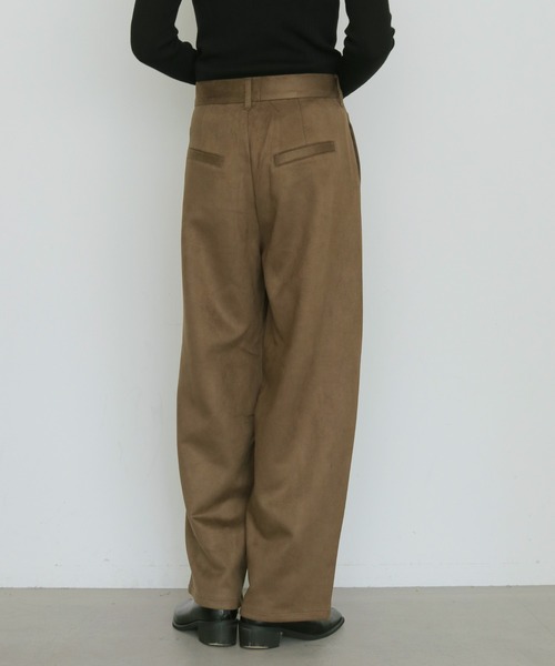 cheriella(シェリエラ)の「【cheriella】スウェードカーブパンツ SUEDE CURVE PANTS(チノパンツ・レディース・ブラック/ブラウン/アイボリー・FREE)」の17枚目の写真