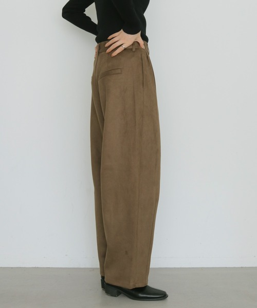 cheriella(シェリエラ)の「【cheriella】スウェードカーブパンツ SUEDE CURVE PANTS(チノパンツ・レディース・ブラック/ブラウン/アイボリー・FREE)」の21枚目の写真