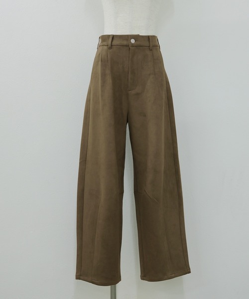 cheriella(シェリエラ)の「【cheriella】スウェードカーブパンツ SUEDE CURVE PANTS(チノパンツ・レディース・ブラック/ブラウン/アイボリー・FREE)」の8枚目の写真