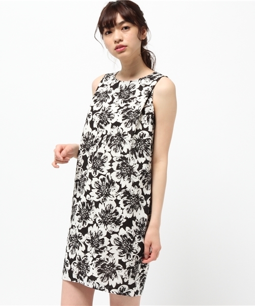 N.(N. Natural Beauty Basic)(エヌエヌナチュラルビューティーベーシック)の「フラワープリントボイルワッシャーワンピース(ワンピース・レディース・ベージュ/イエロー/ブラック・MEDIUM)」の4枚目の写真