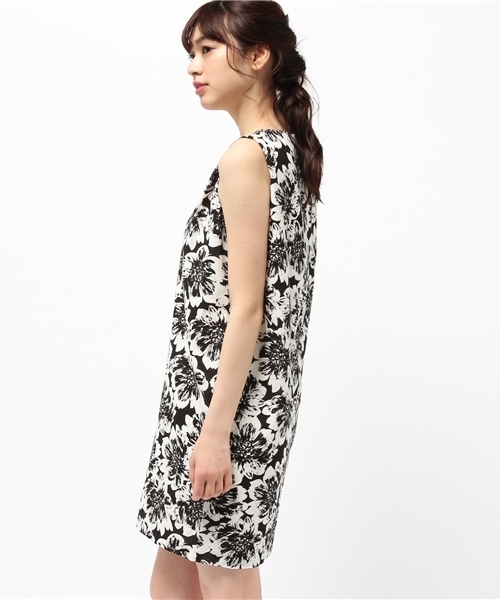 N.(N. Natural Beauty Basic)(エヌエヌナチュラルビューティーベーシック)の「フラワープリントボイルワッシャーワンピース(ワンピース・レディース・ベージュ/イエロー/ブラック・MEDIUM)」の6枚目の写真