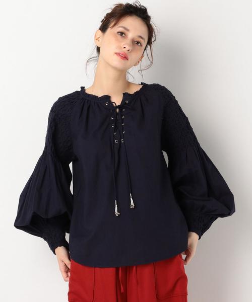 Another Edition（アナザーエディション）の「KIIRAスモッキングロングスリーブブラウス/KiiRA SMOCKING LSL BL（シャツ/ブラウス・レディース・ベージュ/ネイビー・FREE）」の2枚目の写真