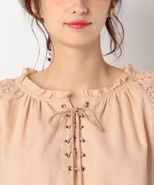 Another Edition（アナザーエディション）の「KIIRAスモッキングロングスリーブブラウス/KiiRA SMOCKING LSL BL（シャツ/ブラウス・レディース・ベージュ/ネイビー・FREE）」の7枚目の写真