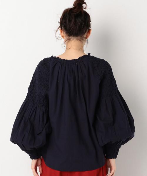 Another Edition（アナザーエディション）の「KIIRAスモッキングロングスリーブブラウス/KiiRA SMOCKING LSL BL（シャツ/ブラウス・レディース・ベージュ/ネイビー・FREE）」の11枚目の写真