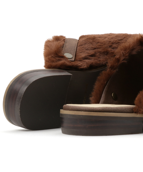 niko and...（ニコアンド）の「オリジナル2WAYフェイクファースリッパ【niko and ...】（サンダル・レディース・ブラウン/ブラック・LARGE/MEDIUM）」の8枚目の写真