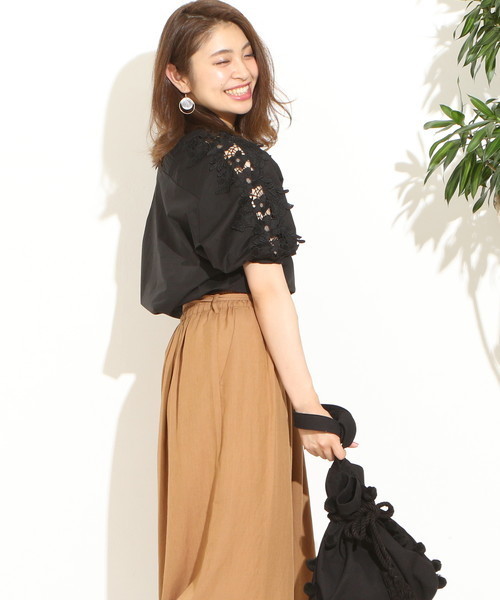 natural couture（ナチュラルクチュール）の「袖透かしレースBL（シャツ/ブラウス・レディース・レッド/ストライプ/アイボリー/ブラック・FREE）」の3枚目の写真