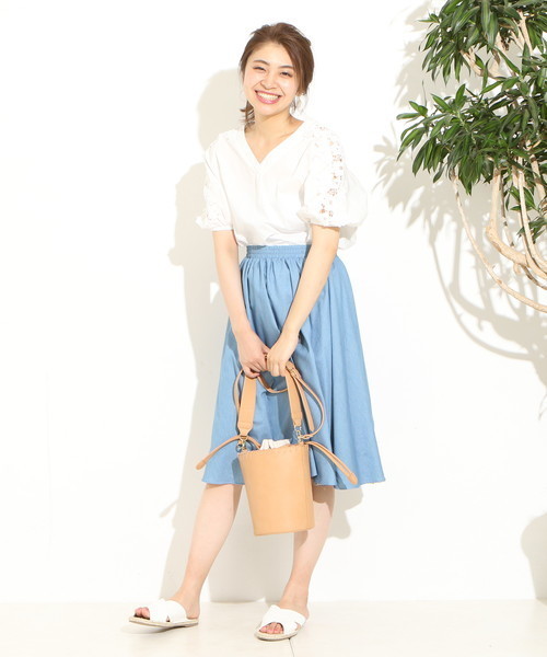natural couture（ナチュラルクチュール）の「袖透かしレースBL（シャツ/ブラウス・レディース・レッド/ストライプ/アイボリー/ブラック・FREE）」の5枚目の写真