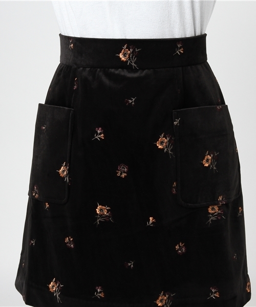 earth music&ecology（アースミュージックアンドエコロジー）の「花柄刺繍ベロアスカート（スカート・レディース・ブラック/キャメル/パープル・M/S）」の7枚目の写真
