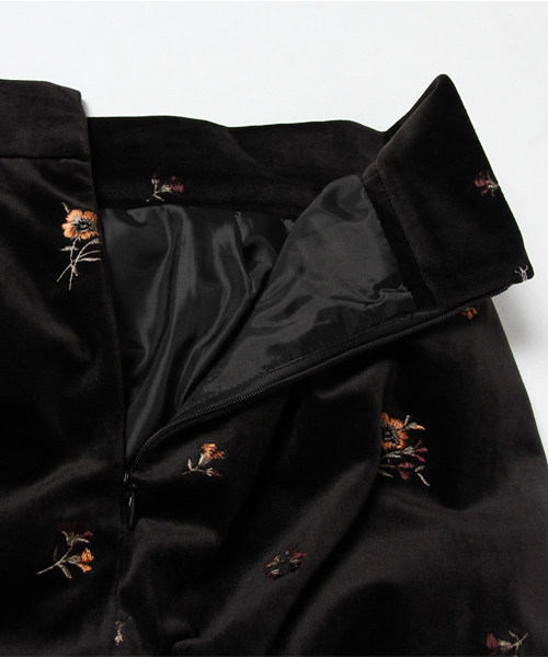 earth music&ecology（アースミュージックアンドエコロジー）の「花柄刺繍ベロアスカート（スカート・レディース・ブラック/キャメル/パープル・M/S）」の11枚目の写真