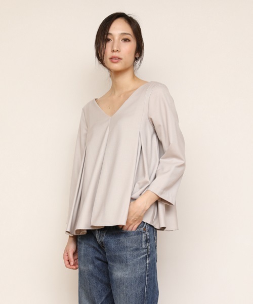 Emma Taylor（エマテイラー）の「タックフレアプルオーバー（シャツ/ブラウス・レディース・ブラック/ブルー/キャメル/グレー・FREE）」の3枚目の写真