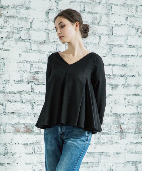 Emma Taylor（エマテイラー）の「タックフレアプルオーバー（シャツ/ブラウス・レディース・ブラック/ブルー/キャメル/グレー・FREE）」の16枚目の写真