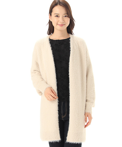 Honeys（ハニーズ）の「ふわもこの優しい肌触りフェザーロングカーディガン（カーディガン/ボレロ・レディース・ピンク/ベージュ/ブラック/アイボリー/グレー/モカ・M/L）」の5枚目の写真