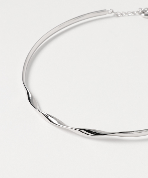 RIVE DROITE(リヴドロワ)の「ねじりチョーカー(ネックレス・レディース・シルバー/ゴールド・FREE)」の3枚目の写真