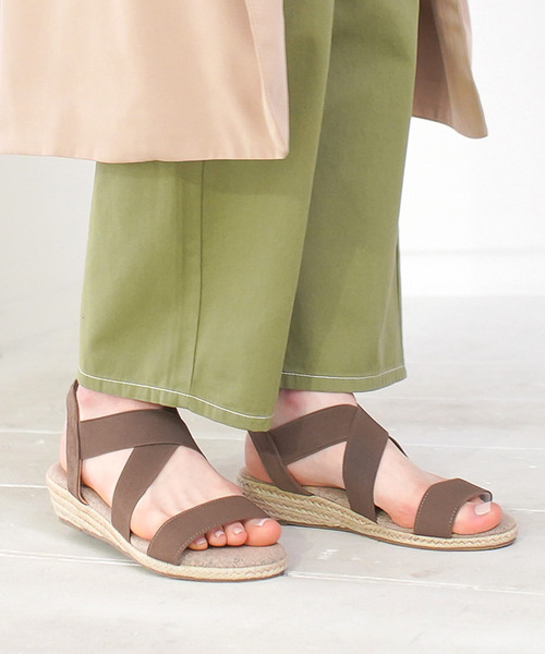 AmiAmi（アミアミ）の「ゴムストラップジュートウエッジソールクロスサンダル（サンダル・レディース・レッド/ネイビー/ピンク/キャメル/ブラック/ベージュ/モカ/オレンジ/レッド系その他/チョコ・M/S/3L/L/SS/LL）」の4枚目の写真