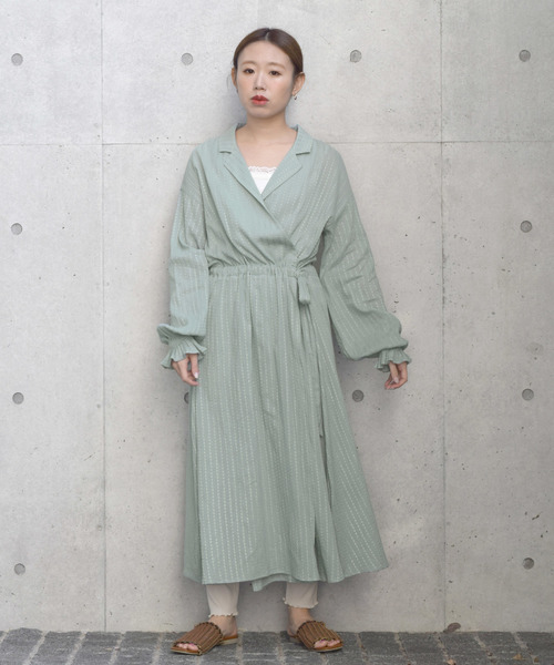 w closet(ダブルクローゼット)の「スクエアドットドビーカシュクールワンピース(ワンピース・レディース・イエロー/ミント/キナリ・FREE)」の20枚目の写真