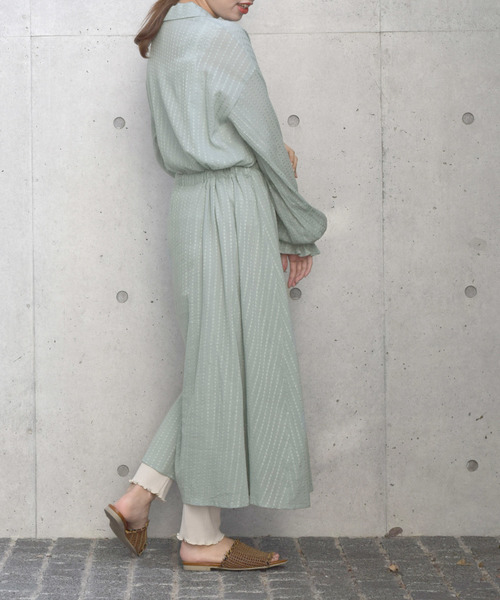 w closet(ダブルクローゼット)の「スクエアドットドビーカシュクールワンピース(ワンピース・レディース・イエロー/ミント/キナリ・FREE)」の18枚目の写真