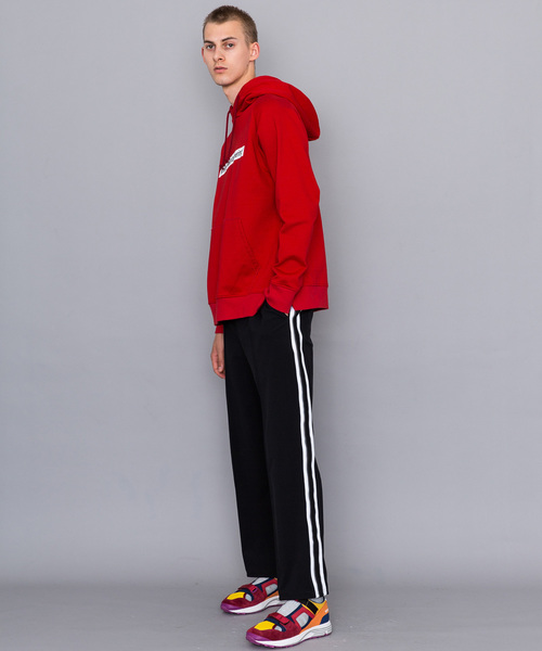 WHITE MOUNTAINEERING（ホワイトマウンテニアリング）の「【White Mountaineering】WM LOGO PRINTED HOODIE（パーカー・メンズ・ブラック/レッド/ブルー/グリーン・1/2/3）」の14枚目の写真