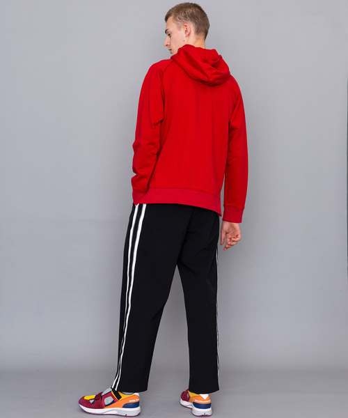 WHITE MOUNTAINEERING（ホワイトマウンテニアリング）の「【White Mountaineering】WM LOGO PRINTED HOODIE（パーカー・メンズ・ブラック/レッド/ブルー/グリーン・1/2/3）」の16枚目の写真