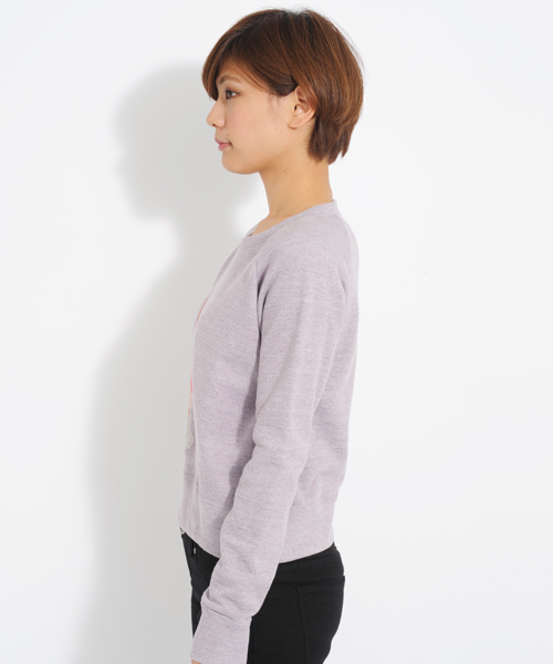 MILKFED.(ミルクフェド)の「SWEAT CREW TOP STRAWBERRY SHAKE(スウェット・レディース・チャコールグレー/ライトパープル/ライトグリーン・MEDIUM/SMALL)」の4枚目の写真