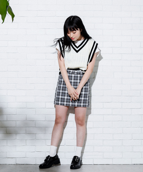 WEGO（ウィゴー）の「WEGO/ベルトチェックスカパン（スカート・レディース・グレー系その他/ベージュ系その他/パープル系その他/イエロー系その他・FREE）」の5枚目の写真