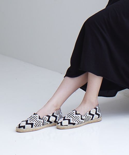 Another Edition（アナザーエディション）の「L/M/E Geometric ESP ◆（その他シューズ・レディース・レッド/コバルトブルー/ブラック・38/36/37/39）」の2枚目の写真