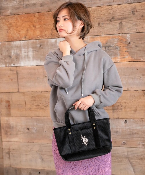 U.S. POLO ASSN.(ユーエスポロアッスン)の「【U.S. POLO ASSN.】 ユーエスポロアッスン コーデュロイ トートバッグ USPA-2729(トートバッグ・レディース・ホワイト/ブラック/ネイビー/グレー/ピンク/クリアブラウン/ライトグレー/レッド/モカ/ブラック系/ホワイト系/ネイビー系/グレー系・FREE)」の4枚目の写真