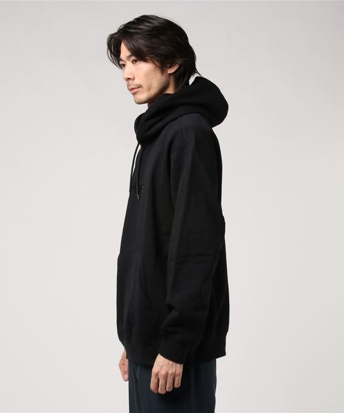 Carhartt WIP（カーハートダブリューアイピー）の「HOODED CARHARTT SWEATSHIRT（パーカー・メンズ・ブラウン/ダークグリーン/ブラック/ホワイト/ピンク/ブルー/グレイッシュブルー/グリーン系カモフラージュ/オレンジ・SMALL/MEDIUM/LARGE/X-LARGE/XX-LARGE/X-SMALL）」の11枚目の写真