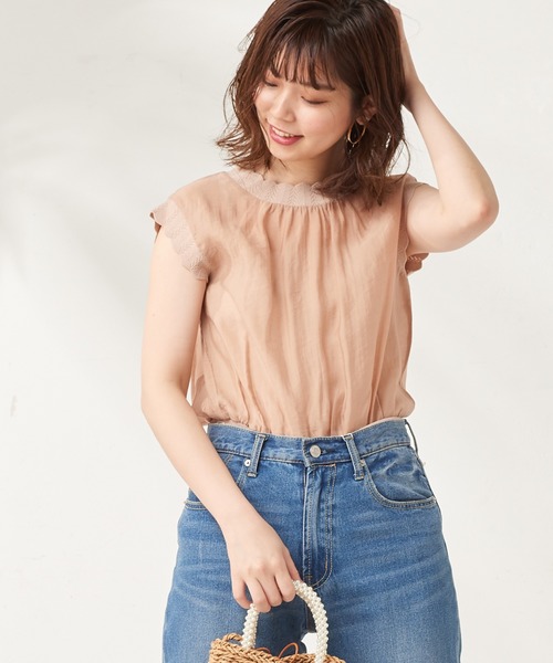 natural couture(ナチュラルクチュール)の「ほんのりシアーエアリープルオーバー(シャツ/ブラウス・レディース・ブラック/サックスブルー/オレンジ/アイボリー・FREE)」の13枚目の写真