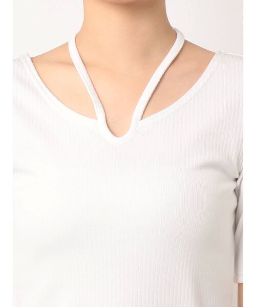 EMODA(エモダ)の「2WAYカッティングトップ(Tシャツ/カットソー・レディース・ホワイト/ブラック/ミント/ブラウン・FREE)」の10枚目の写真