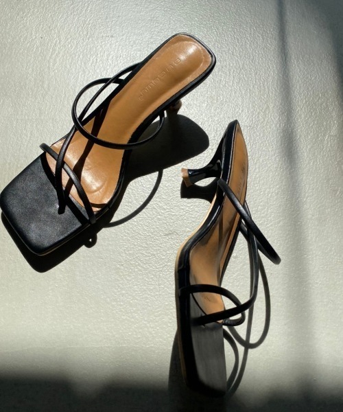 Aunt Marie's（アントマリーズ）の「細ストラップミュール / AUNT MARIE'S（サンダル・レディース・ブラック・LARGE/MEDIUM/SMALL）」の3枚目の写真