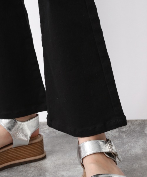 JEANASIS（ジーナシス）の「フレアデニムオーバーオール/950421（サロペット/オーバーオール・レディース・ホワイト/ブラック・SMALL/MEDIUM）」の10枚目の写真