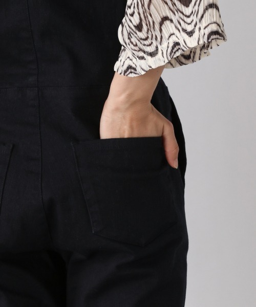 JEANASIS（ジーナシス）の「フレアデニムオーバーオール/950421（サロペット/オーバーオール・レディース・ホワイト/ブラック・SMALL/MEDIUM）」の12枚目の写真