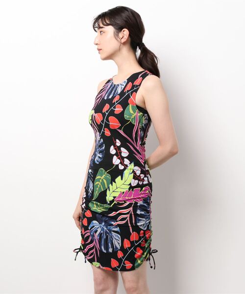 Desigual(デシグアル)の「ギャザー スリムショートワンピース(チュニック・レディース・ブラック・2L/S/M/L/SS)」の7枚目の写真