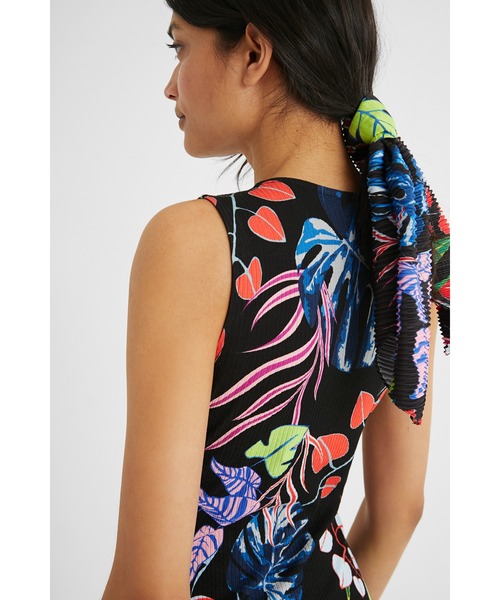 Desigual(デシグアル)の「ギャザー スリムショートワンピース(チュニック・レディース・ブラック・2L/S/M/L/SS)」の4枚目の写真
