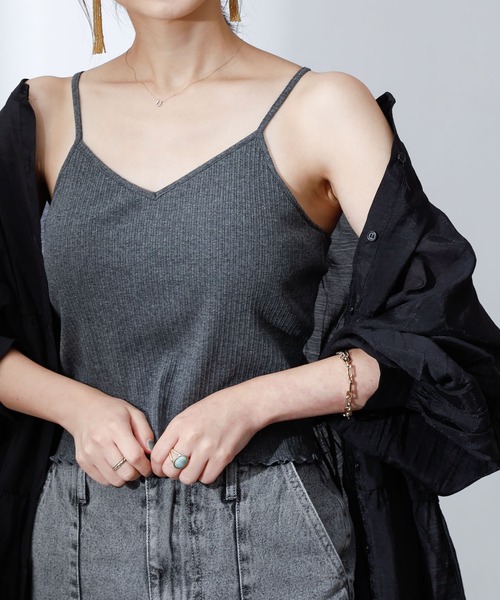 COLONY 2139（コロニートゥーワンスリーナイン）の「【WEB限定】カップ付きランダムテレコ短丈Vネックキャミソール(パット取り外し可)（キャミソール・レディース・ホワイト/ブラック/チャコールグレー/モカ/カーキ・FREE）」の3枚目の写真