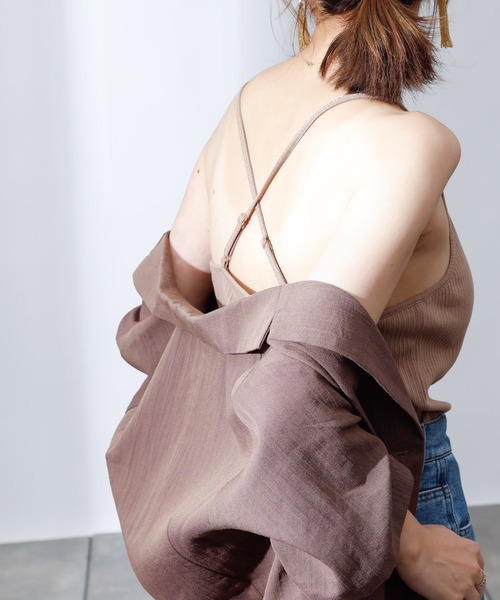 COLONY 2139（コロニートゥーワンスリーナイン）の「【WEB限定】カップ付きランダムテレコ短丈Vネックキャミソール(パット取り外し可)（キャミソール・レディース・ホワイト/ブラック/チャコールグレー/モカ/カーキ・FREE）」の4枚目の写真