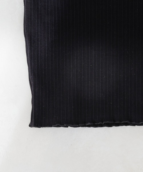 COLONY 2139（コロニートゥーワンスリーナイン）の「【WEB限定】カップ付きランダムテレコ短丈Vネックキャミソール(パット取り外し可)（キャミソール・レディース・ホワイト/ブラック/チャコールグレー/モカ/カーキ・FREE）」の16枚目の写真