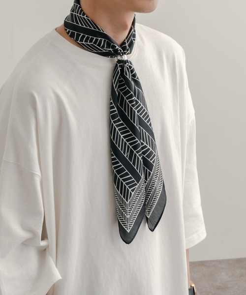 epnok（エプノック）の「リング付きスカーフ（バンダナ/スカーフ・メンズ・ネイビー/ブラック/オレンジ/ワインレッド/グリーン/ブルー・FREE）」の2枚目の写真