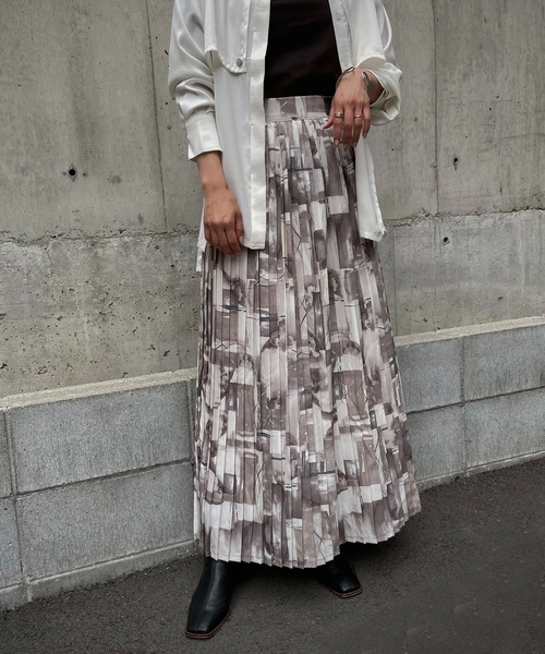 &g'aime（アンジェム）の「【&g'aime】アート柄プリーツスカート（スカート・レディース・ブラック/グレー/キャメル・FREE）」の8枚目の写真
