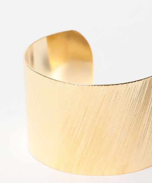 B:MING by BEAMS(ビーミングバイビームス)の「B:MING by BEAMS / ワイド メタル バングル(バングル/リストバンド・レディース・シルバー/ゴールド・ONE SIZE)」の6枚目の写真
