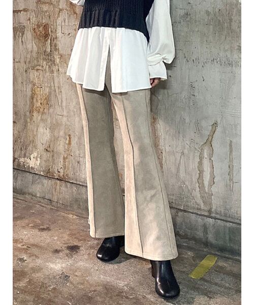 MURUA(ムルーア)の「バックスリットスウェードパンツ(スラックス・レディース・ブラック/グレー/アイボリー/その他1・FREE)」の1枚目の写真