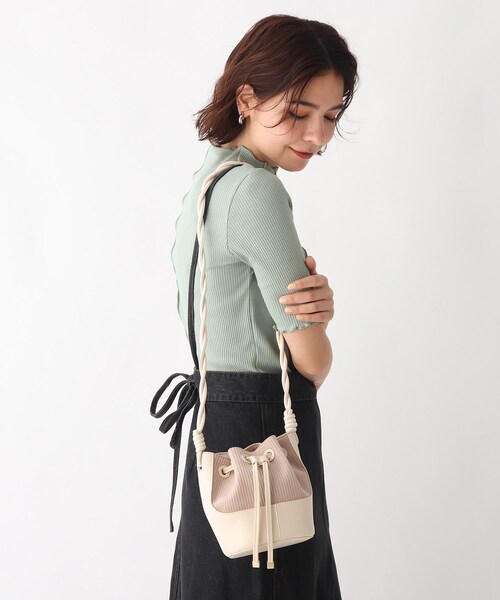 AG by aquagirl（エージーバイアクアガール）の「◆コーデュロイミニ巾着ショルダー（ショルダーバッグ・レディース・オフホワイト/カーキ/キャメル・00）」の14枚目の写真