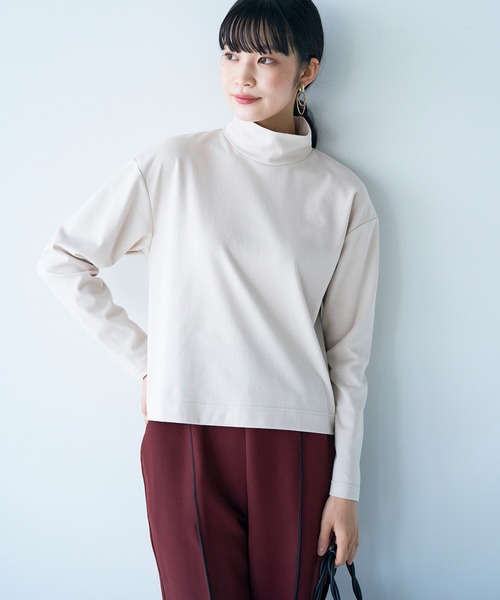 haco!（ハコ）の「どんなボトムスもインせずに今っぽコーデが決まる！好バランスに仕上げた短め丈ハイネックトップス（Tシャツ/カットソー・レディース・ライトベージュ/ブラック/オフホワイト・MEDIUM/X-LARGE/SMALL/LARGE）」の3枚目の写真