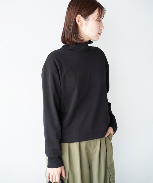 haco!（ハコ）の「どんなボトムスもインせずに今っぽコーデが決まる！好バランスに仕上げた短め丈ハイネックトップス（Tシャツ/カットソー・レディース・ライトベージュ/ブラック/オフホワイト・MEDIUM/X-LARGE/SMALL/LARGE）」の18枚目の写真