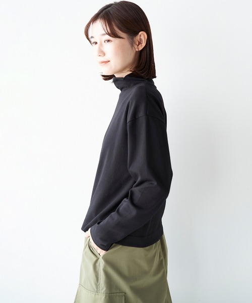 haco!（ハコ）の「どんなボトムスもインせずに今っぽコーデが決まる！好バランスに仕上げた短め丈ハイネックトップス（Tシャツ/カットソー・レディース・ライトベージュ/ブラック/オフホワイト・MEDIUM/X-LARGE/SMALL/LARGE）」の21枚目の写真