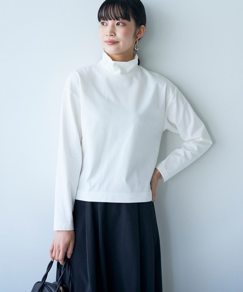 haco!（ハコ）の「どんなボトムスもインせずに今っぽコーデが決まる！好バランスに仕上げた短め丈ハイネックトップス（Tシャツ/カットソー・レディース・ライトベージュ/ブラック/オフホワイト・MEDIUM/X-LARGE/SMALL/LARGE）」の10枚目の写真