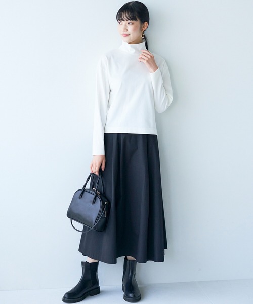 haco!（ハコ）の「どんなボトムスもインせずに今っぽコーデが決まる！好バランスに仕上げた短め丈ハイネックトップス（Tシャツ/カットソー・レディース・ライトベージュ/ブラック/オフホワイト・MEDIUM/X-LARGE/SMALL/LARGE）」の15枚目の写真